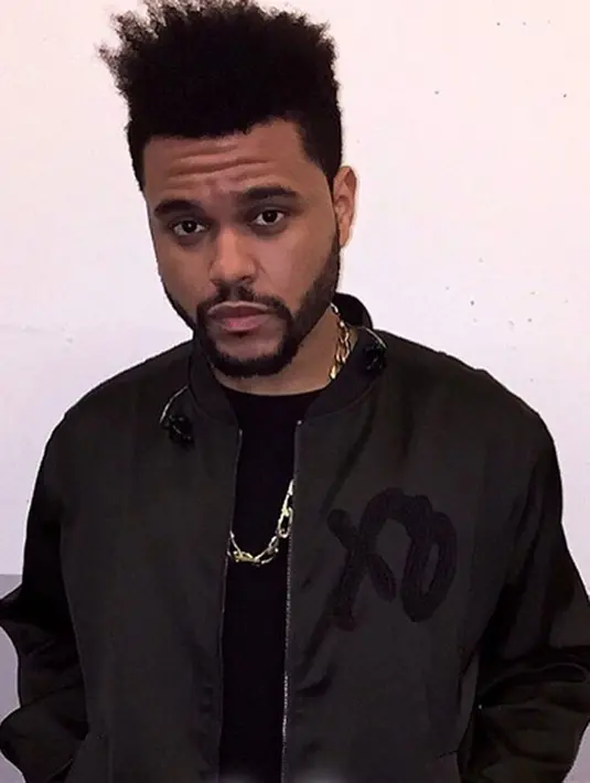 “Mereka (The Weeknd dan Selena Gomez) tetap bermesraan lewat pesan teks, telepon, dan juga mengirim foto dan video,” ucap seorang sumber. (Instagram/Theweeknd)