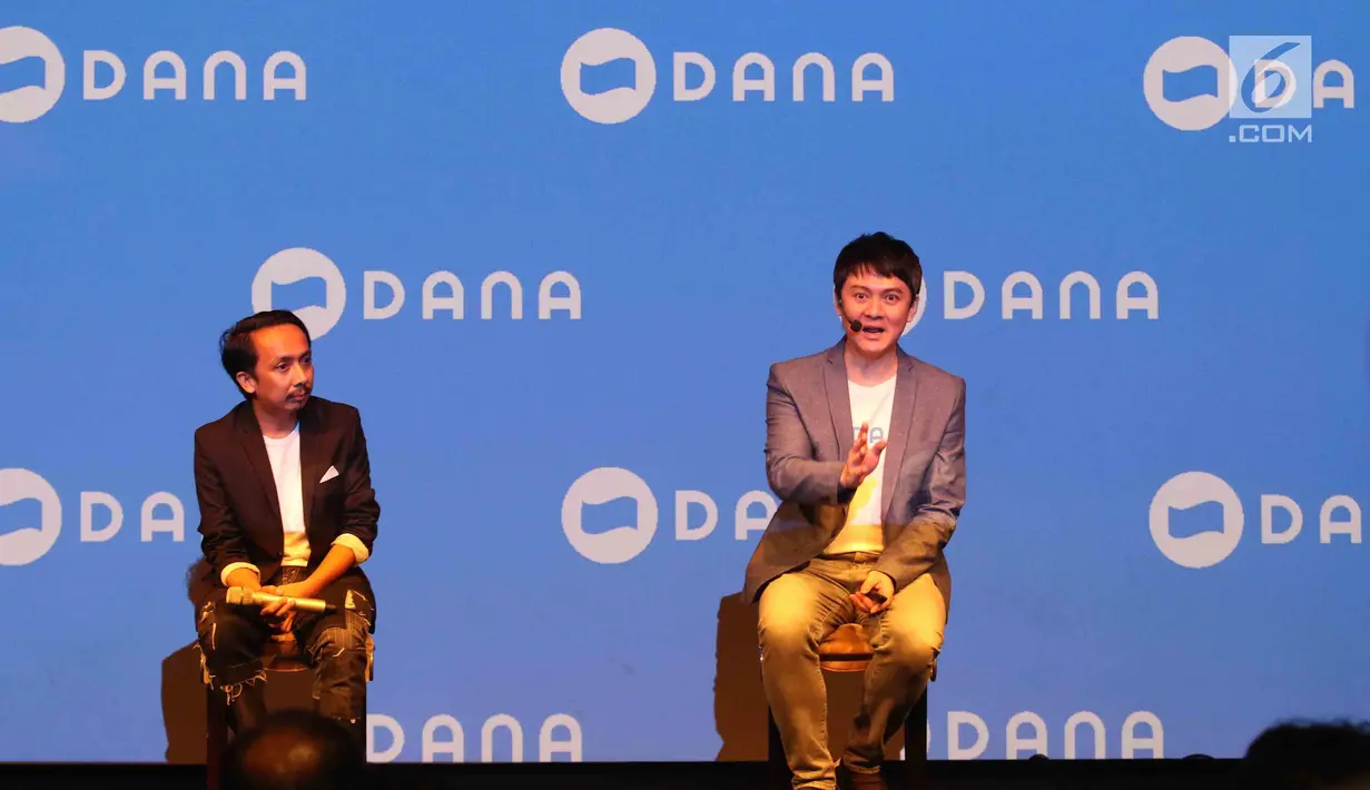 CEO Dana, Vincent Iswara memberi penjelasan tentang DANA di Jakarta, Rabu(21/3). Layanan ini membuat masyarakat Indonesia berdaya saing dengan kemampuan transaksi nontunai yang transparan, aman, dan efisien. (Liputan6.com/Angga Yuniar)