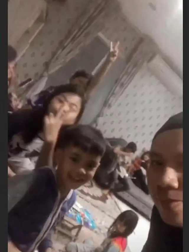 Resmi Bebas, Ini 6 Momen Haru Vicky Prasetyo Bertemu Keluarga