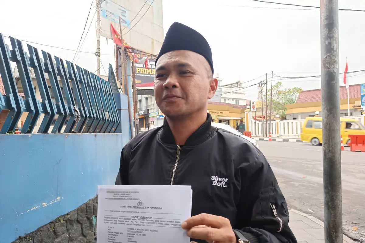 Nama anggota Bawaslu Kota Sukabumi Firman Alamsyah Abdi Negara masuk dalam daftar kredit macet. (Liputan6.com/Fira Syahrin)