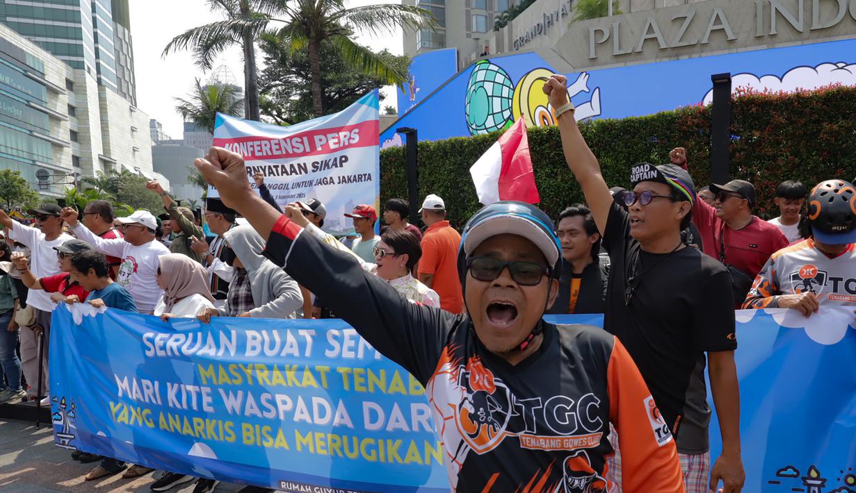 Massa aksi damai itu secara bergantian berorasi sambil melontarkan seruan bersahutan. “Tanah Abang Memanggil, Jaga Jakarta!”. (merdeka.com/Arie Basuki)