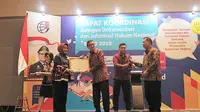 Penghargaan JDIHN 2019 ini diserahkan langsung oleh Menteri Hukum dan Hak Asasi Manusia Yasonna Hamonangan Laoly dan diterima  Kepala Barenbang Kemnaker Tri Retno Isnaningsih di Jakarta