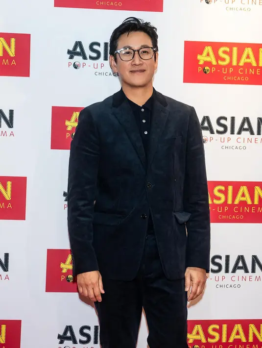 <p>pada awal Oktober 2023, Lee Sun Kyun juga masih menerima penghargaan Best Achievement Award di 17th Asian Popup Cinema Film Festival. (Foto: Instagram/ hoduent)</p>
