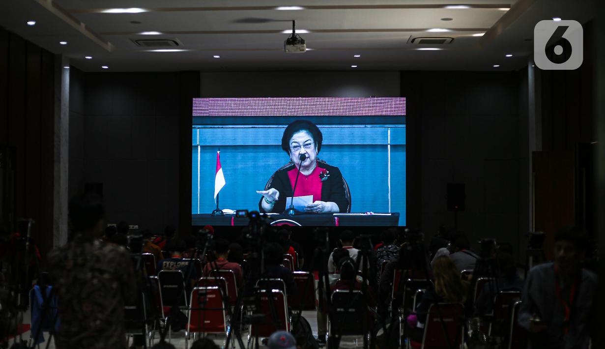 Ketua Umum PDIP Megawati Soekarnoputri menyampaikan arahan serta membuka Rakernas II PDIP di Jakarta, Selasa (21/6/2022). Rakernas PDIP kali ini mengusung tema 'Desa Kuat, Indonesia Maju dan Berdaulat'. (Liputan6.com/Faizal Fanani)