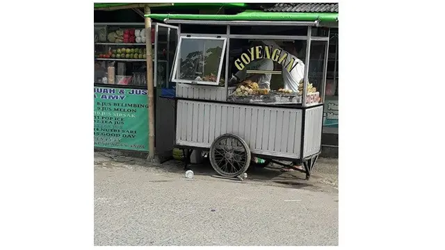 7 Tulisan Jualan Makanan Ini Sok Imut Banget, Bikin Geleng Kepala