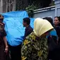 Kejati Boyong Emak-Emak Cantik Bantu Korban Banjir Sulsel (Liputan6.com/ Eka Hakim)