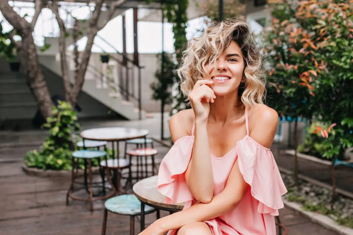Tips Mewarnai Rambut Sendiri yang Mudah Menyatu Tanpa Bleaching