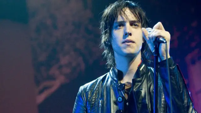 Buat Band Baru, Vokalis The Strokes Jual Album Murah