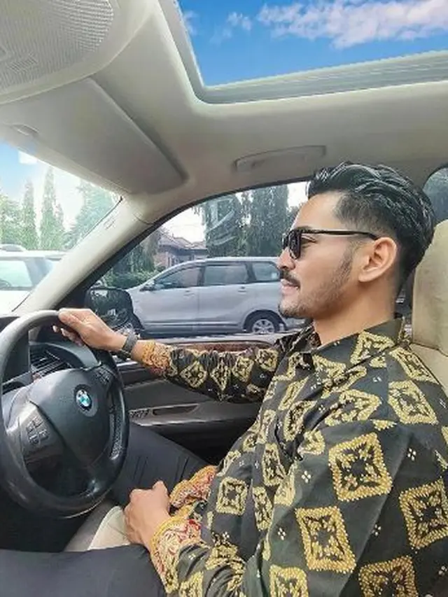 Robby Purba dikomplain warganet soal taksi daring.