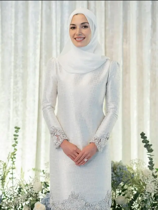 6 Inspirasi Baju Kurung untuk Lebaran dari Anisha Rosnah hingga Ayu Ting Ting