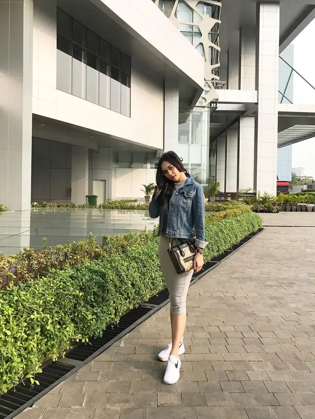 [Bintang] Aura Kasih