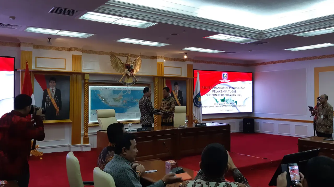 Kemendagri melantik Wakil Gubernur Kepulauan Riau, Isdianto sebagai pelaksana tugas gubernur.