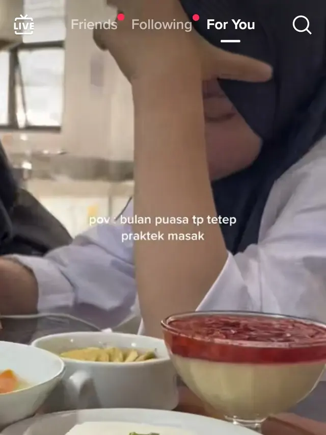 Siswa Tata Boga Masak saat Puasa