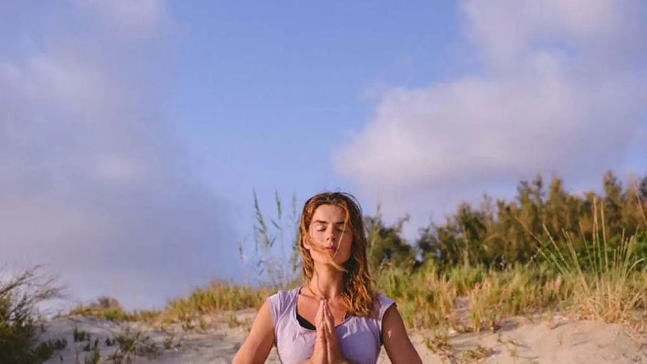 [Bintang] Girls, Ternyata Yoga Bisa Bantu Atasi Depresi!