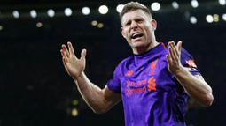 James Milner - Melimpahnya pemain top di lini tengah Liverpool musim ini tidak membuat nama James Milner terlupakan. Sejauh ini gelandang berusia 36 tahun ini masih menjadi bagian penting dari skuat asuhan Jurgen Klopp. (AFP/Ian Kington)