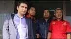 Sebagai sahabat, Inul Daratista menjenguk Saipul Jamil yang kini menjadi tahanan di Polsek Kelapa Gading. Saat dijenguk, Ipul tak kuasa menahan tangis.