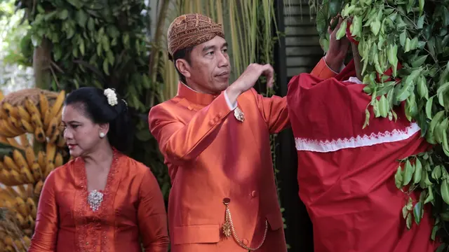 [Bintang] Jokowi Pasang Bleketepe