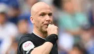 Wasit Top Inggris Anthony Taylor Umumkan Pensiun
