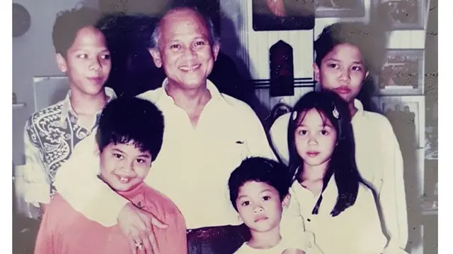 BJ Habibie dan cucu