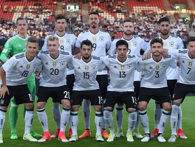 Timnas Jerman meduduki peringkat pertama rangking FIFA dengan meraih 1606 poin. Naiknya peringkat jerman tersebut berhubungan dengan performa selama kualifikasi Piala Dunia 2018. (AFP/Christof Stache)