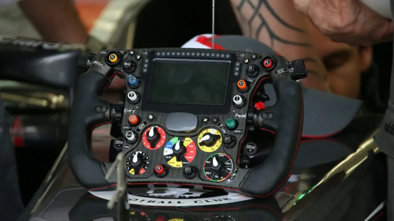 Lihat Lebih Dekat Rumitnya Setir Mobil Balap Formula 1