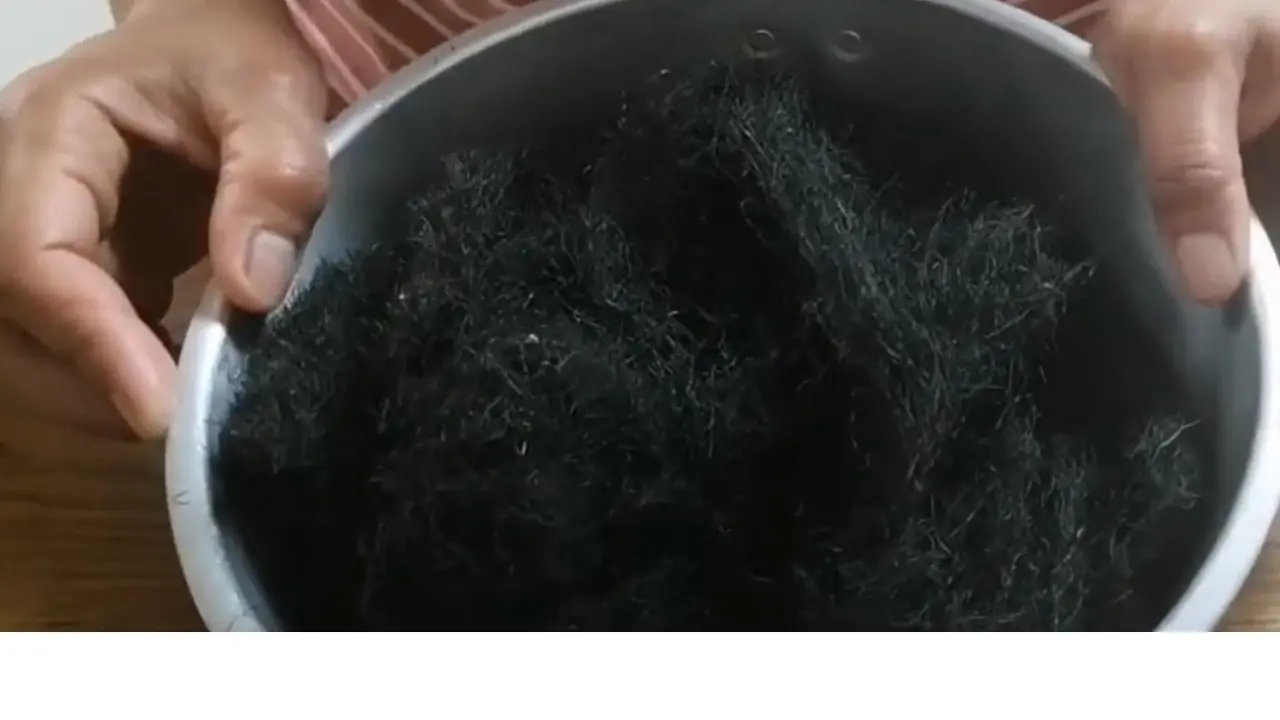 Jajanan viral di China bernama Fat Choy yang bentuknya mirip dengan rambut manusia. (Tangkapan layar Youtube)