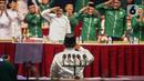 Ketua Umum Partai Gerindra Prabowo Subianto memberi hormat saat deklarasi koalisi antara Partai Gerindra dan Partai Kebangkitan Bangsa (PKB) dalam Rapimnas Gerindra di SICC, Sentul, Kabupaten Bogor, Jawa Barat, Sabtu (13/8/2022). Partai Gerindra dan PKB secara resmi menyatakan berkoalisi untuk pemilu 2024. (Liputan6.com/Faizal Fanani)