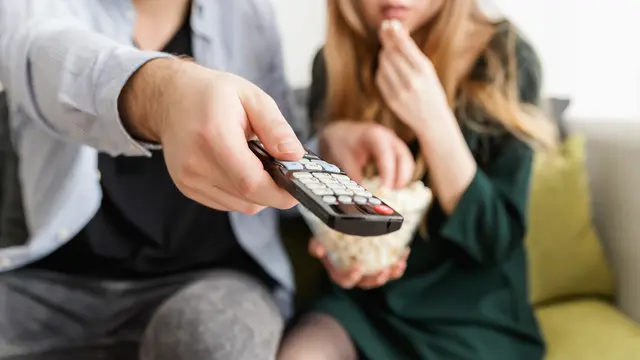 Weekend Tiba, Mau Nonton Film Apa Sama si Dia?