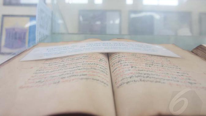 Tafsir Alquran karya Sunan Bonang yang berumur lebih dari 5 abad itu pun masih terjaga dan tersimpan rapih dalam sebuah almari kaca