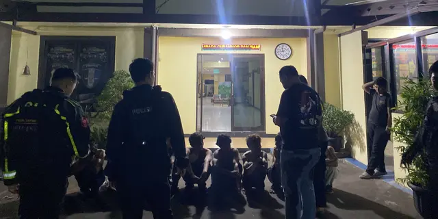 Pemuda Bawa Molotov Kocar-kacir Dikejar Polisi