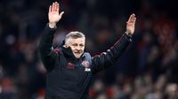 Pelatih Manchester United, Ole Gunnar Solskjaer, saat melawan Huddersfield pada laga Premier League di Stadion Old Trafford, Rabu (26/12). Manchester United menang 3-1 atas Huddersfield. (AP/Martin Rickett)
