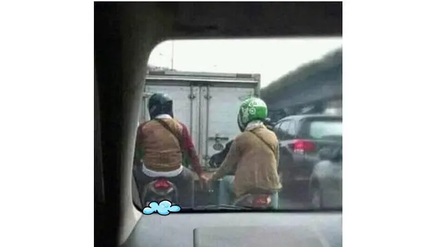 6 Tingkah Pengemudi saat Coba Santai di Kemacetan Ini Kocak