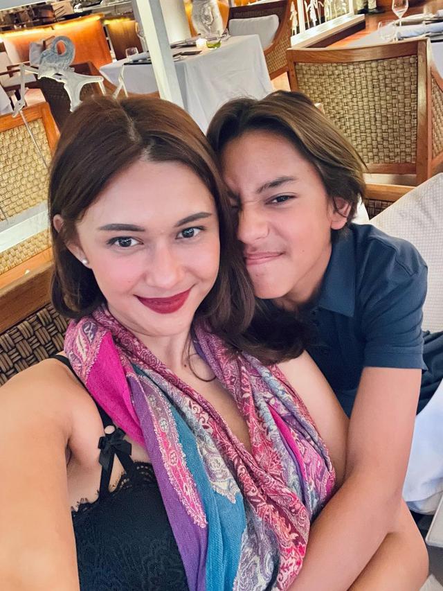 7 Potret Keren Jason Deandra White Putra Nana Mirdad, Tingginya Hampir