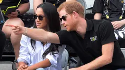 Pengumuman mundur sebagai anggota senior keluarga Kerajaan Inggris tersebut diungkapkan Pangeran Harry dan Meghan Markle pada Rabu (8/1/2019) waktu setempat melalui media sosial Instagram, @sussexroyal. (Nathan Denette/The Canadian Press via AP, FILE)