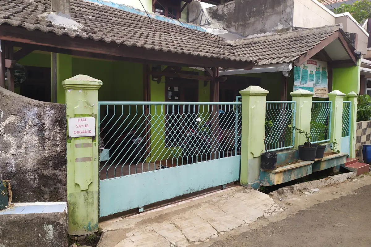 Tempat usaha korban APV Maut di Tol Jagorawi