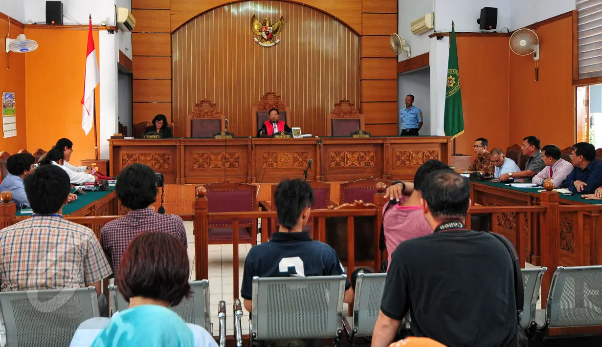 Suasana sidang lanjutan Praperadilan Novel Baswedan di PN Jakarta Selatan, Jumat (29/5/2015). Novel yang tidak hadir dalam sidang rencananya akan menyerahkan Piagam Penghargaan yang didapatnya selama bertugas di kepolisian. (Liputan6.com/Yoppy Renato)