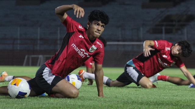 Pemusatan latihan (TC) Timnas Indonesia U-20 untuk Kualifikasi Piala Asia U-20 digelar di Stadion Gelora 10 November, Surabaya. (Bola.com/Wahyu Pratama)