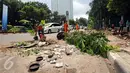 Kondisi sebagian ruas jalan Asia Afrika Jakarta saat penertiban pedagang tanaman hias, Selasa (18/5/2016). Penertiban ini terkait revitalisasi trotoar dan persiapan menyambut Asian Games 2018 mendatang. (Liputan6.com/Helmi Fithriansyah)