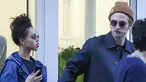 Robert Pattinson dan FKA Twigs terlihat sedang kencan romantis di Paris, (15/10/14). (Dailymail)