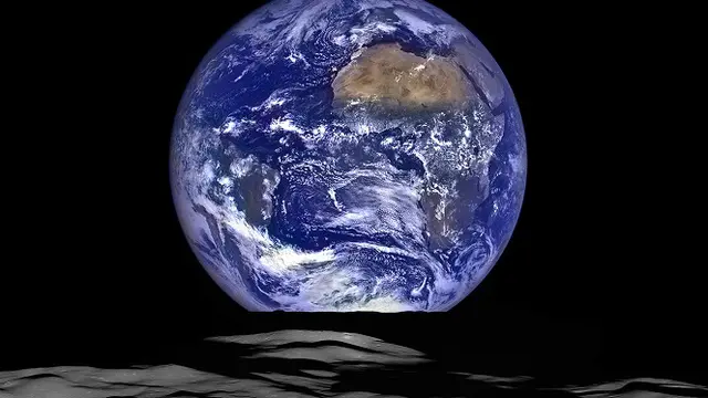 Menakjubkan, Ini Wujud Bumi Tampak Langsung dari Permukaan Bulan (NASA)
