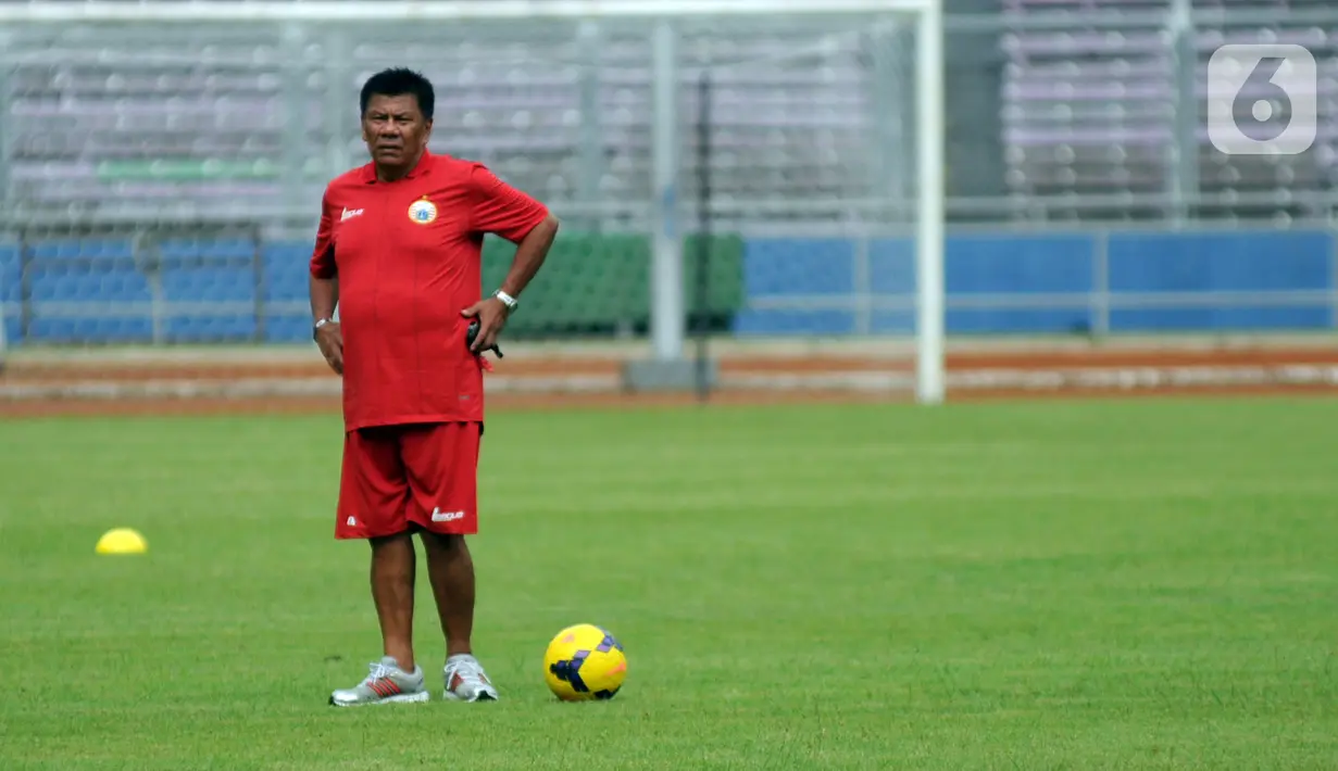 Sepak bola Indonesia berduka. Mantan pelatih Timnas Indonesia Benny Dollo tutup usia pada umur 72 tahun. (Liputan6.com/Helmi Fithriansyah)