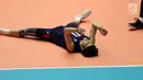 Pemain Timnas voli putra Korea Selatan, Jiseok Jung terkapar saat melawan Kazakhstan di Semifinal Kejuaraan Voli Asia 2017 di GOR Tri Dharma, Gresik, Senin (31/7). Kazakhstan unggul 3-2. (Liputan6.com/Helmi Fithriansyah)