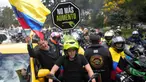 Pengendara sepeda motor menggelar pawai memprotes kenaikan harga bahan bakar minya (BBM) di Bogota, Kolombia, Senin (28/8/2023). (AP Photo/Fernando Vergara)