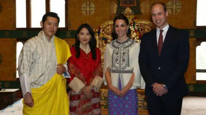 Raja Jigme, Ratu Jetsun, Kate Middleton dan Pangeran William. (AFP)