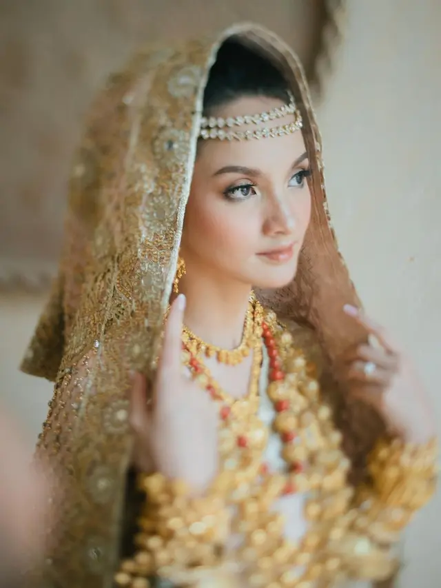 6 Prewedding Terbaru Sabrina Anggraini dan Belva Devara, Pakai Adat Minang
