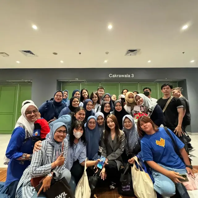 Potret Kebersamaan 6 Artis ketika Kumpul Bareng Fans, Seperti Keluarga