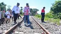 Menteri Perhubungan (Menhub) Budi Karya Sumadi meninjau pembangunan jalur tambahan kereta api Makassar-Parepare di Stasiun Mangilu, Kabupaten Pangkep, Sulawesi Selatan (Sulsel). (Foto: Kementerian Perhubungan)