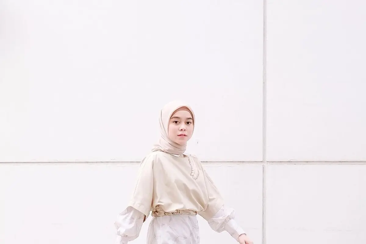 8 OOTD Hijab Pastel dari Adelia Pasha, Lesti Kejora hingga Laudya Cynthia Bella