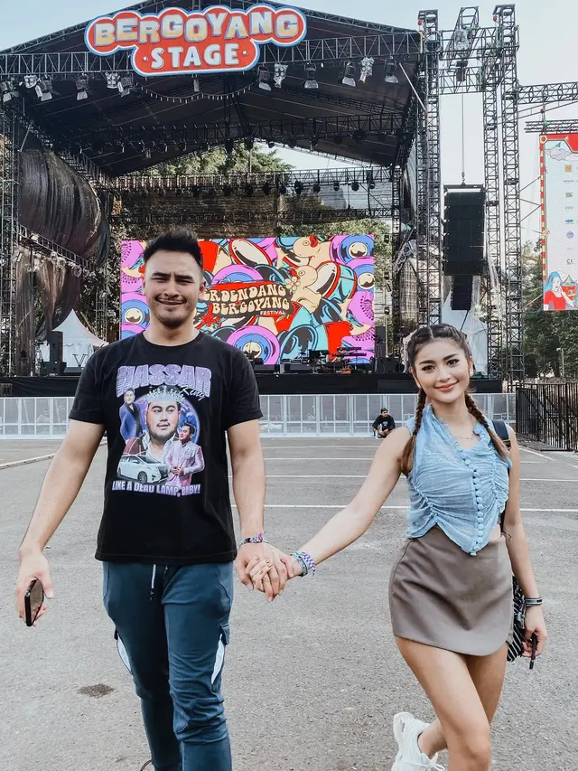Sudah Dilamar, Ini 7 Potret Debi Sagita dan Marco Ivanos yang Tampil Mesra