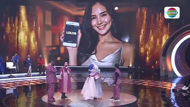 Ekspresi haru Mila saat dinyatakan lolos ke babak selanjutnya oleh Cinta di D’Academy 7, Rabu (23/7/2025).